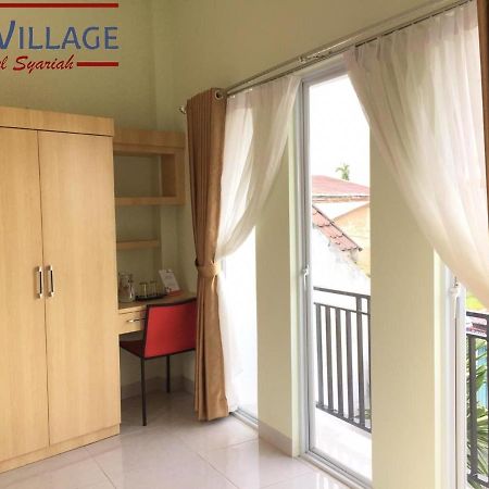 Hotel The Village Syariah プカンバル エクステリア 写真